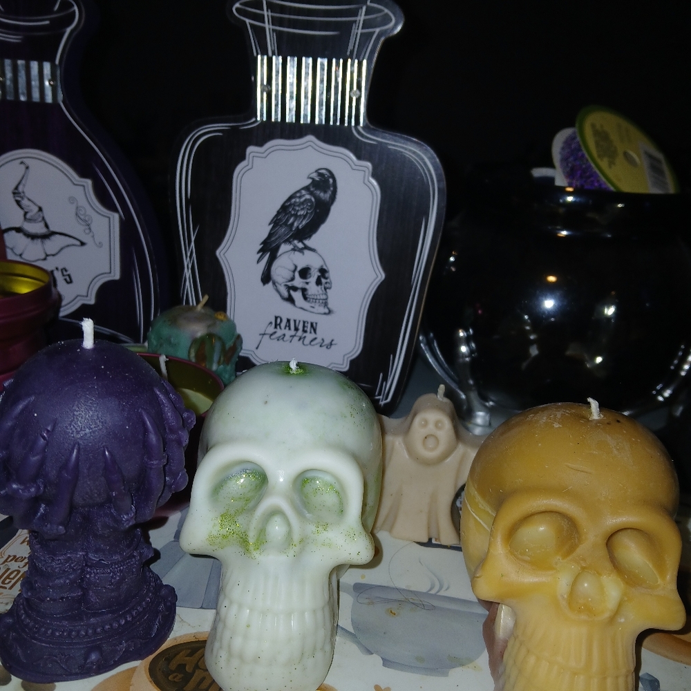Green Glitter Skull Candle - Picture 6 of 6